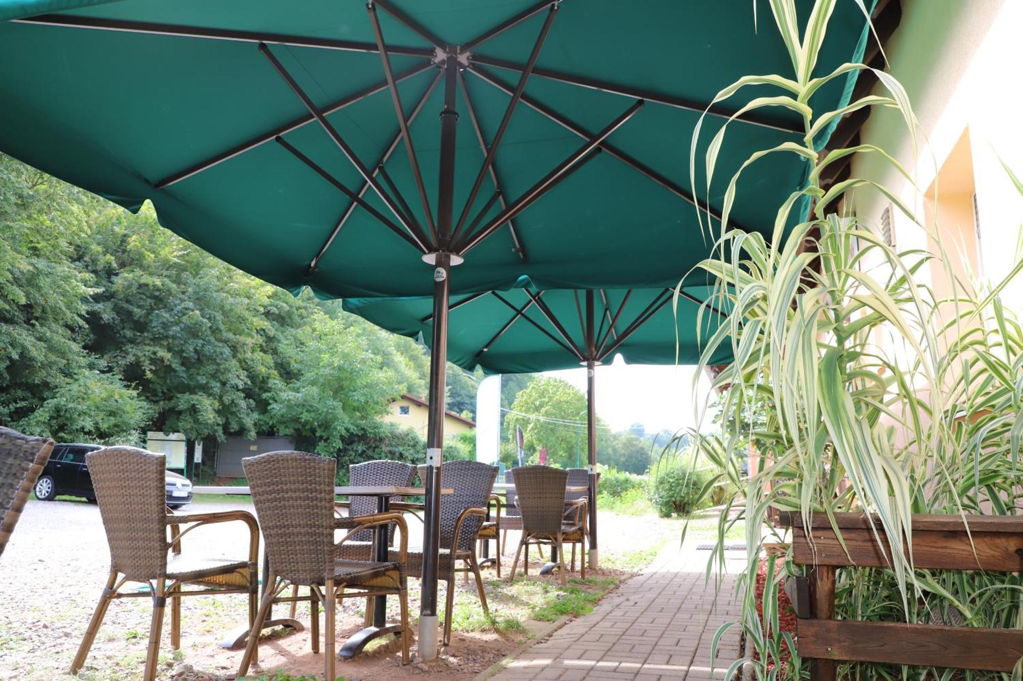 Naturfreundehaus อันไวเลอร์ อัม ทริเฟลส์ ภายนอก รูปภาพ
